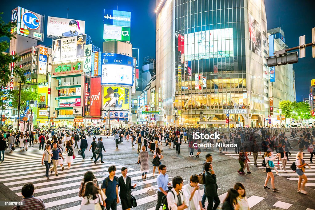 渋谷の屋外用大型デジタルサイネージ風景